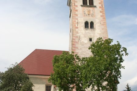 Ook de kerk ligt er mooi bij